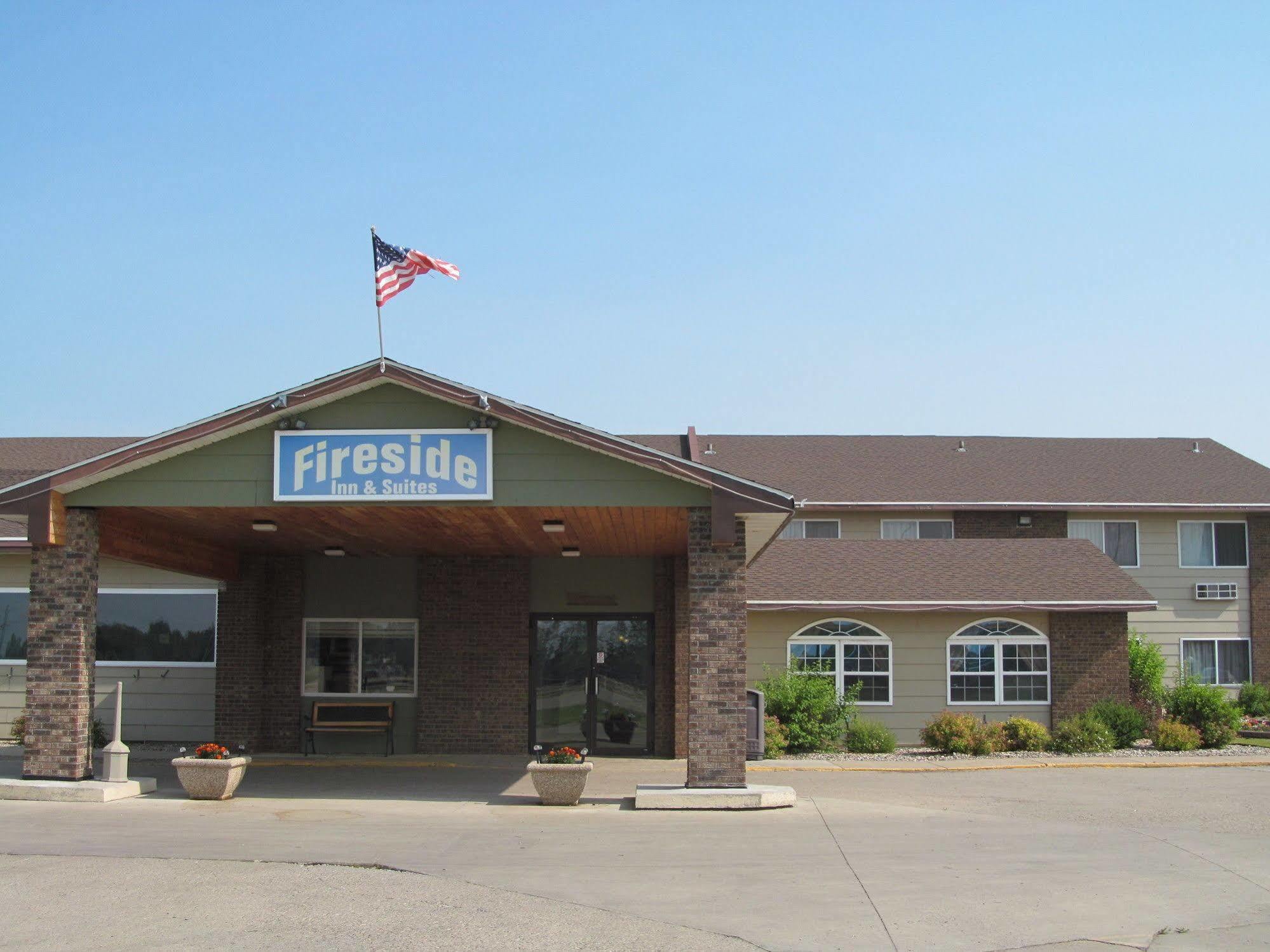 Fireside Inn And Suites Devils Lake Exterior foto