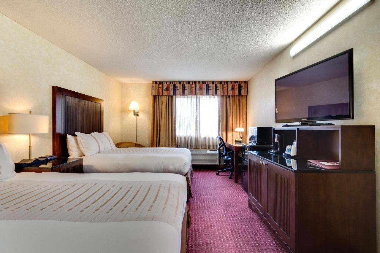 Fireside Inn And Suites Devils Lake Exterior foto